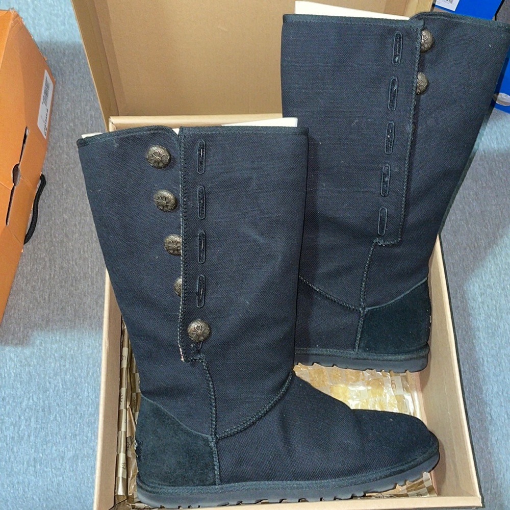 Brand New UGGS